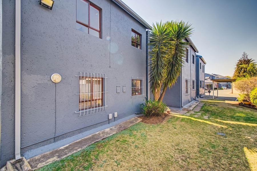 2 Bedroom Property for Sale in Glen Marais Gauteng