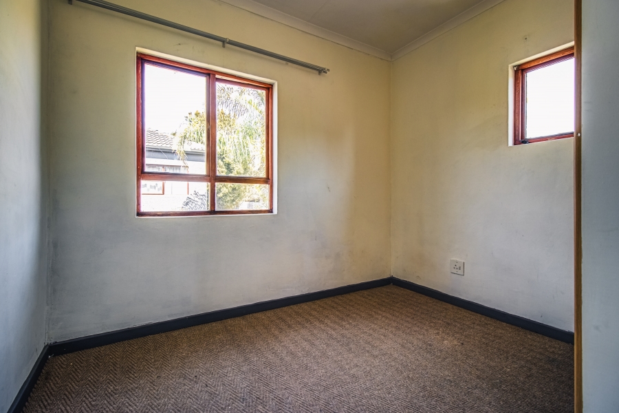 2 Bedroom Property for Sale in Glen Marais Gauteng