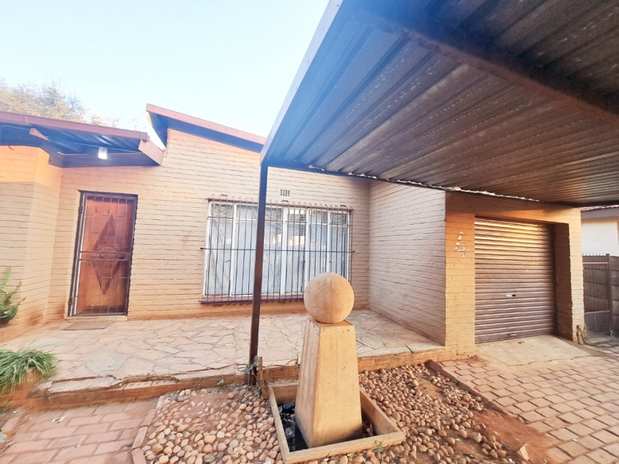 4 Bedroom Property for Sale in Rensburg Gauteng