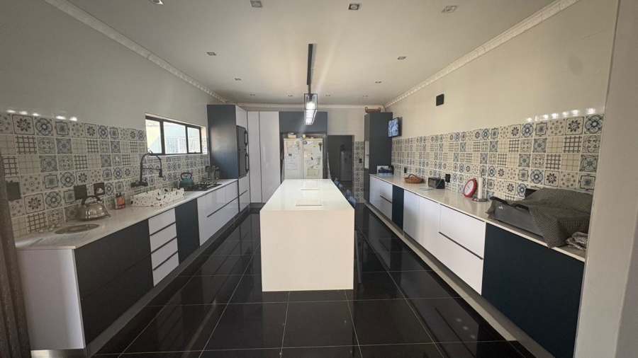 5 Bedroom Property for Sale in Beyers Park Gauteng