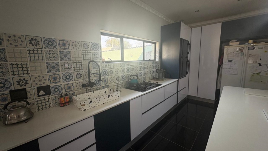 5 Bedroom Property for Sale in Beyers Park Gauteng