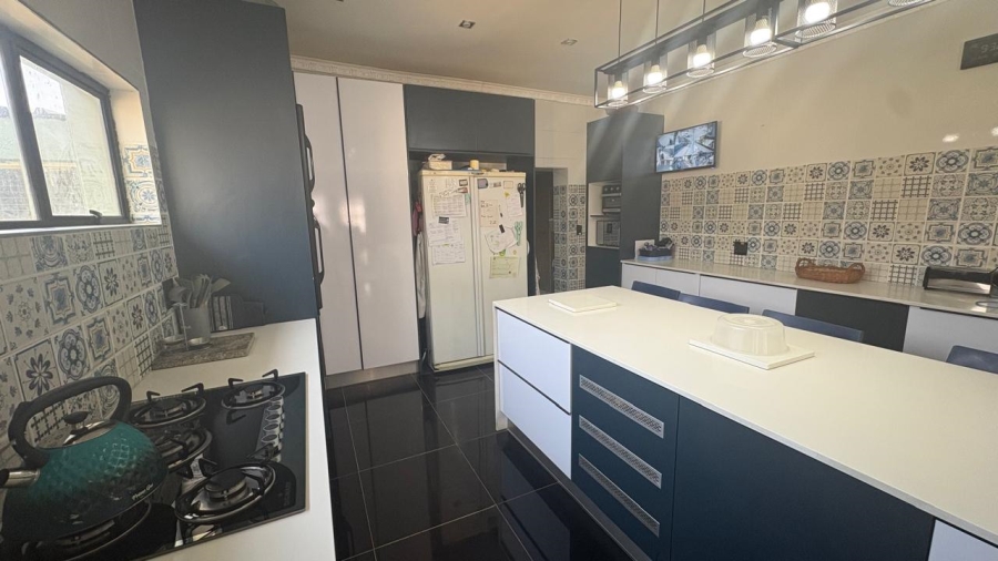 5 Bedroom Property for Sale in Beyers Park Gauteng