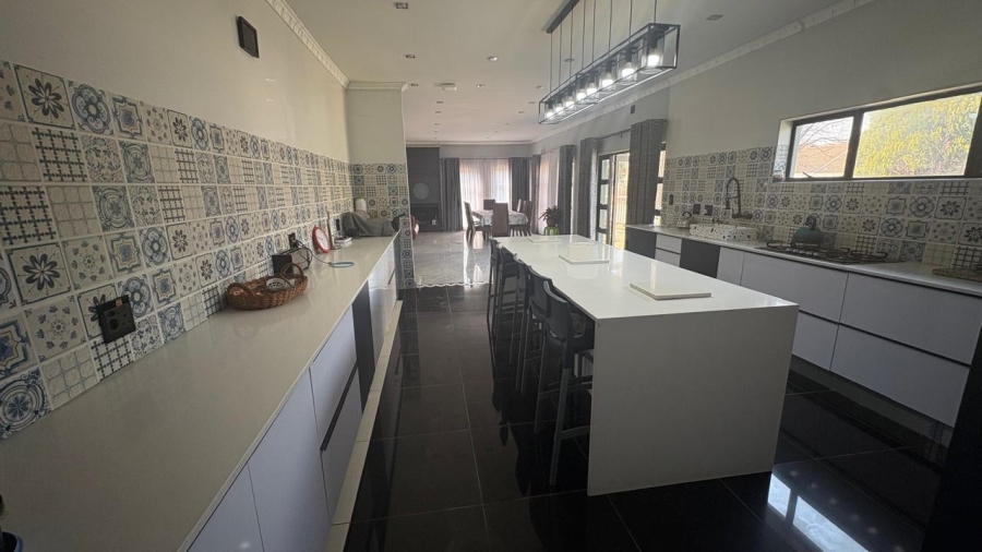 5 Bedroom Property for Sale in Beyers Park Gauteng
