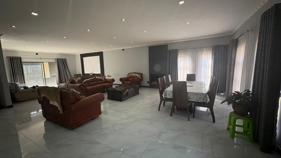 5 Bedroom Property for Sale in Beyers Park Gauteng