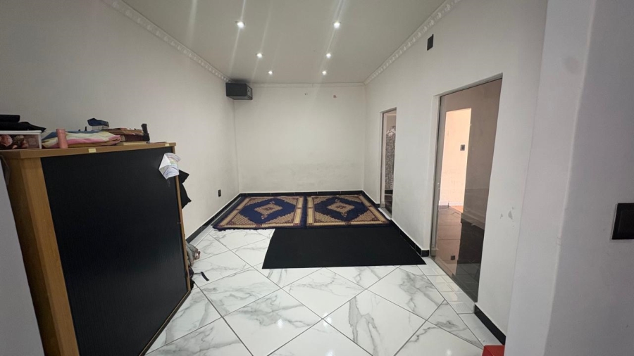 5 Bedroom Property for Sale in Beyers Park Gauteng