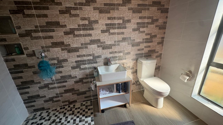 5 Bedroom Property for Sale in Beyers Park Gauteng