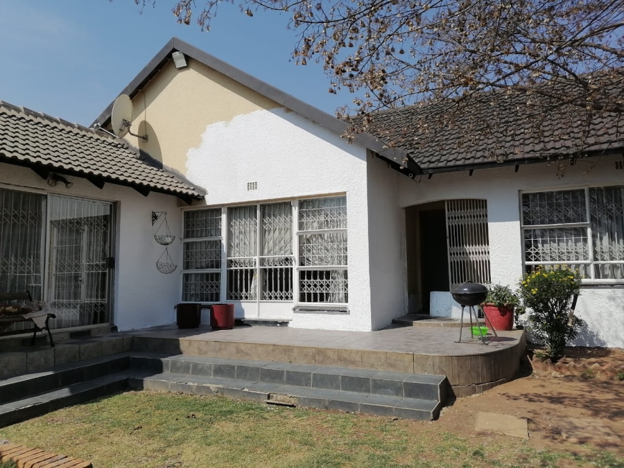4 Bedroom Property for Sale in Birchleigh North Gauteng
