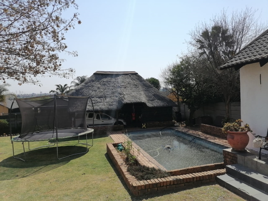 4 Bedroom Property for Sale in Birchleigh North Gauteng