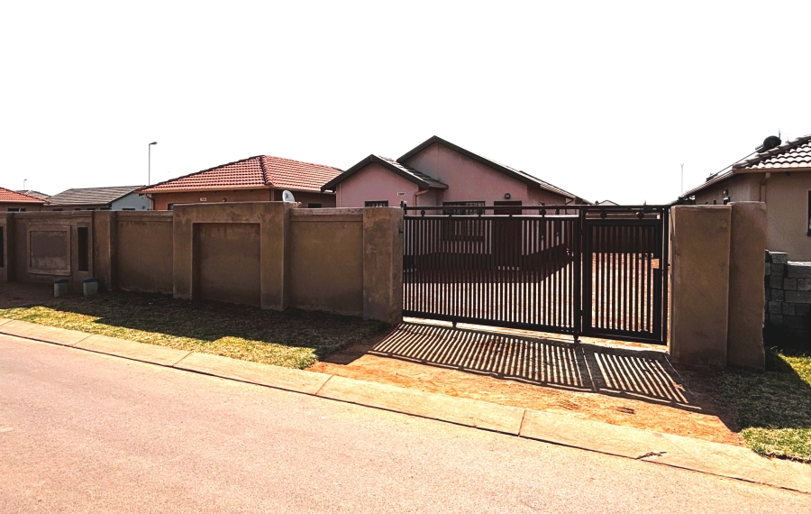 3 Bedroom Property for Sale in Windmill Park Gauteng