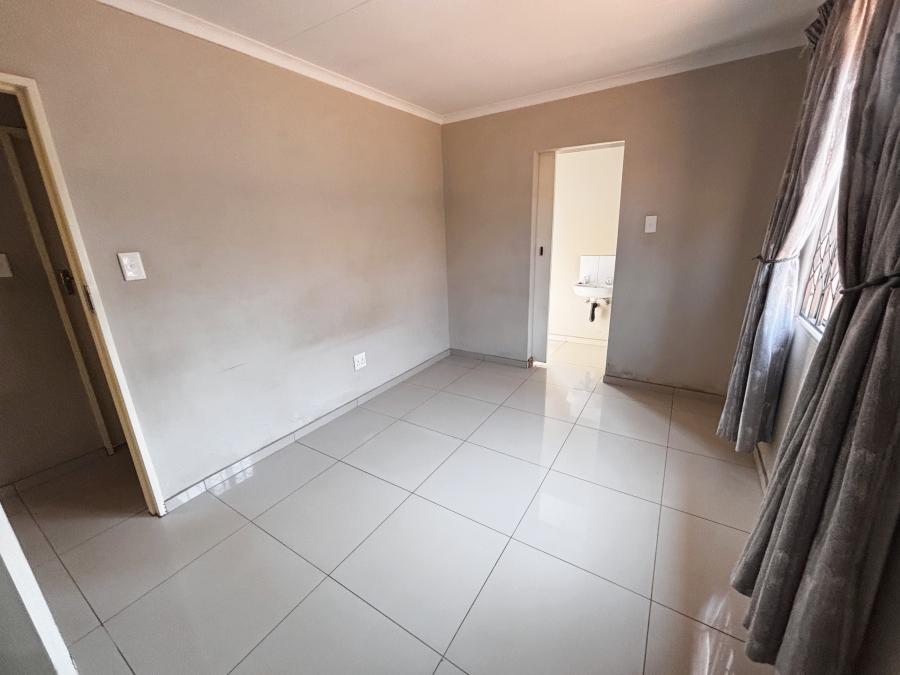3 Bedroom Property for Sale in Windmill Park Gauteng