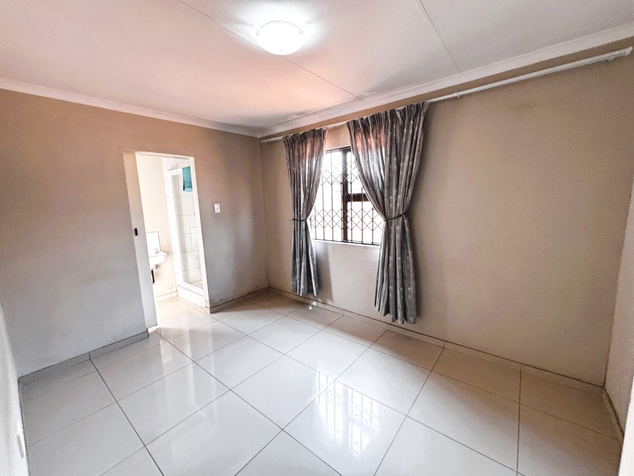 3 Bedroom Property for Sale in Windmill Park Gauteng
