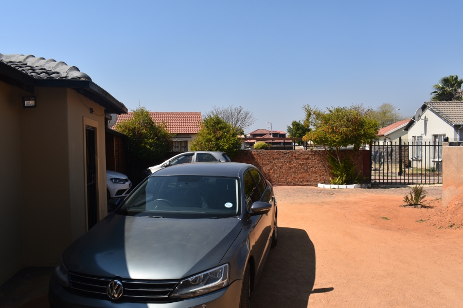 3 Bedroom Property for Sale in Nkwe Estate Gauteng