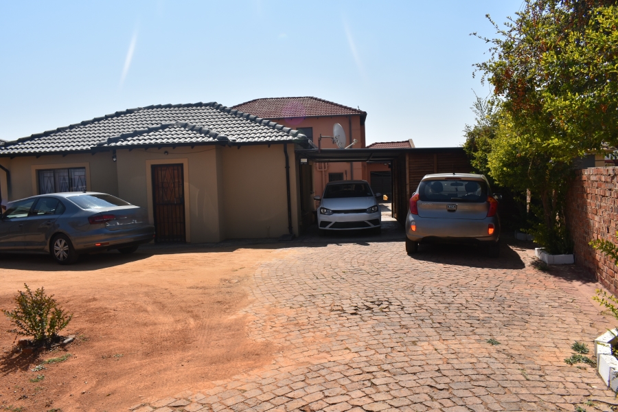 3 Bedroom Property for Sale in Nkwe Estate Gauteng