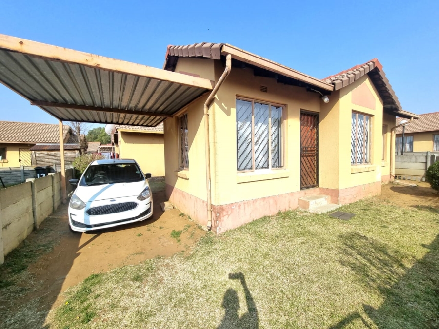 To Let 2 Bedroom Property for Rent in Ormonde Gauteng