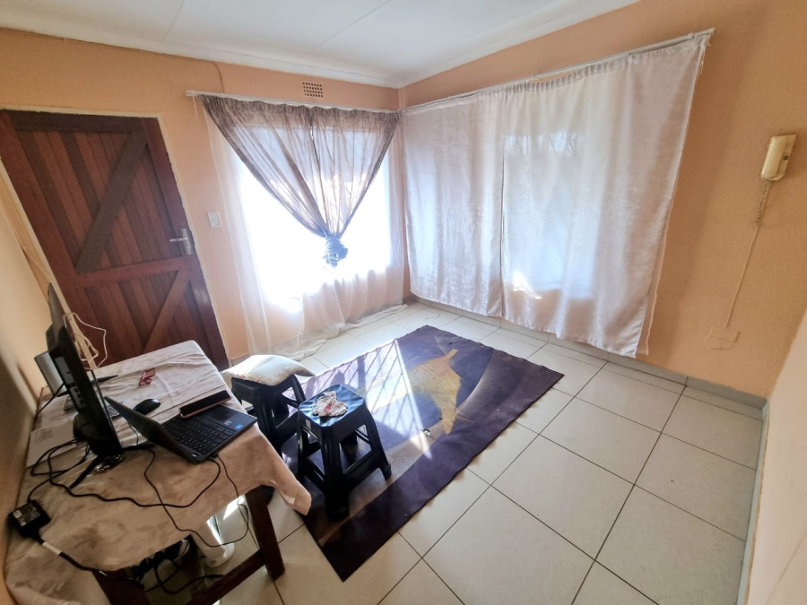 To Let 2 Bedroom Property for Rent in Ormonde Gauteng