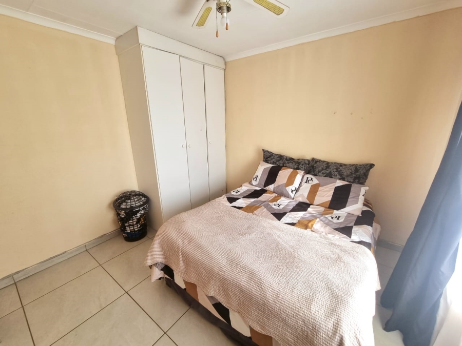 To Let 2 Bedroom Property for Rent in Ormonde Gauteng