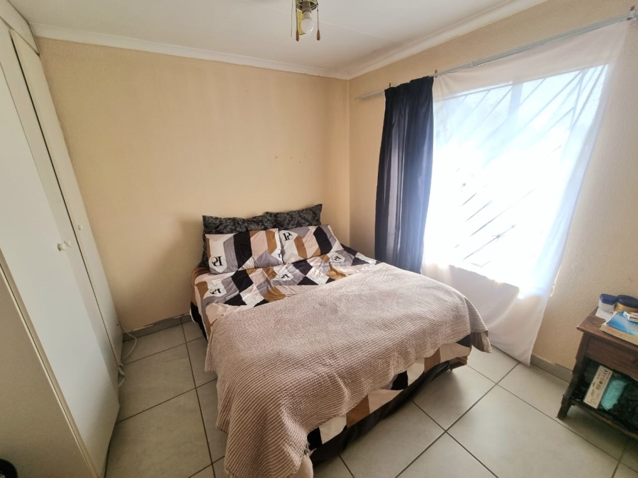 To Let 2 Bedroom Property for Rent in Ormonde Gauteng