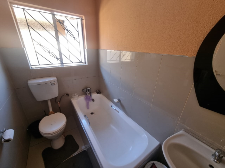 To Let 2 Bedroom Property for Rent in Ormonde Gauteng