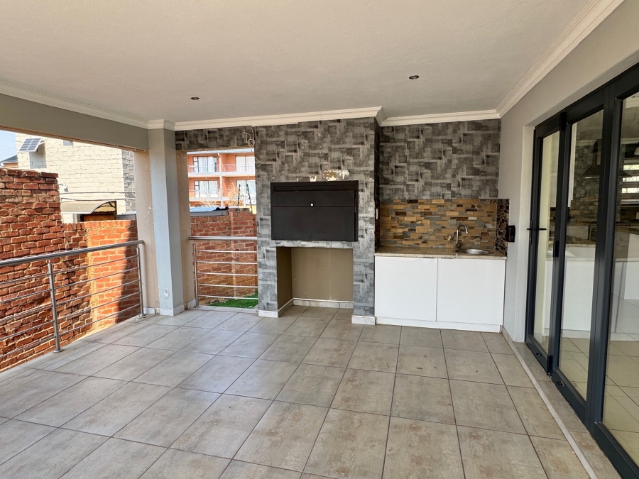 3 Bedroom Property for Sale in Olympus AH Gauteng