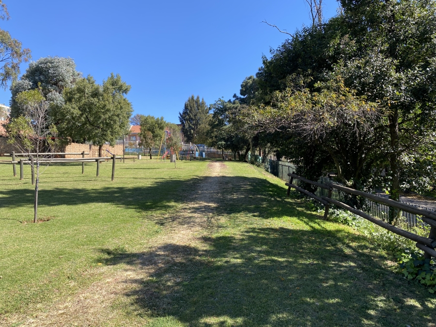 To Let 2 Bedroom Property for Rent in Houghton Estate Gauteng