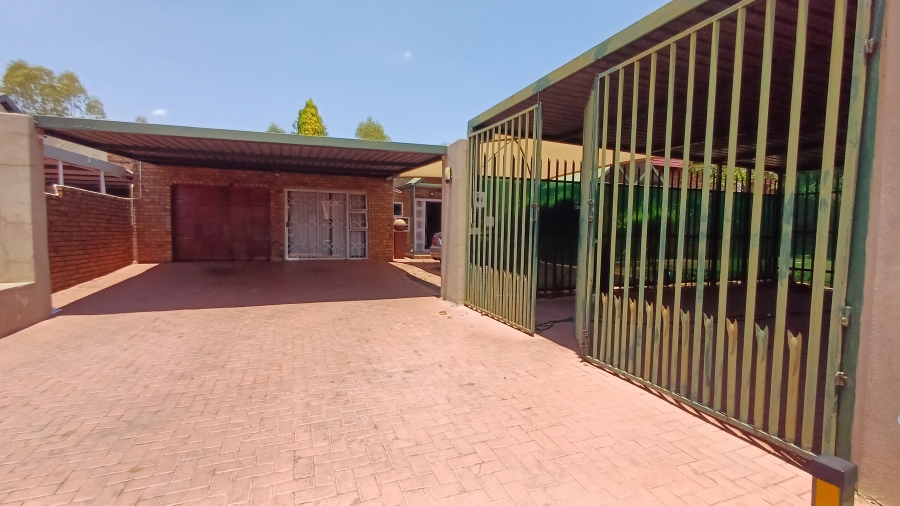 4 Bedroom Property for Sale in Theresa Park Gauteng