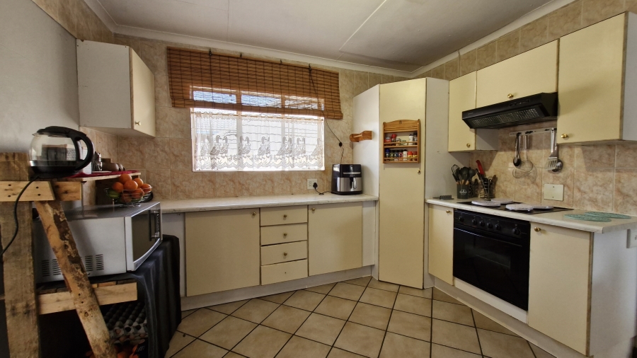 3 Bedroom Property for Sale in Rooihuiskraal North Gauteng