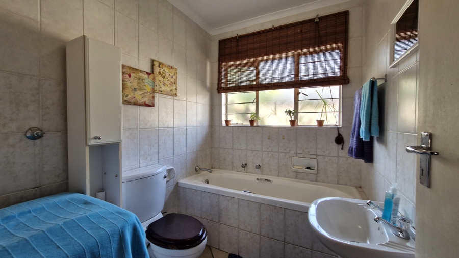 3 Bedroom Property for Sale in Rooihuiskraal North Gauteng