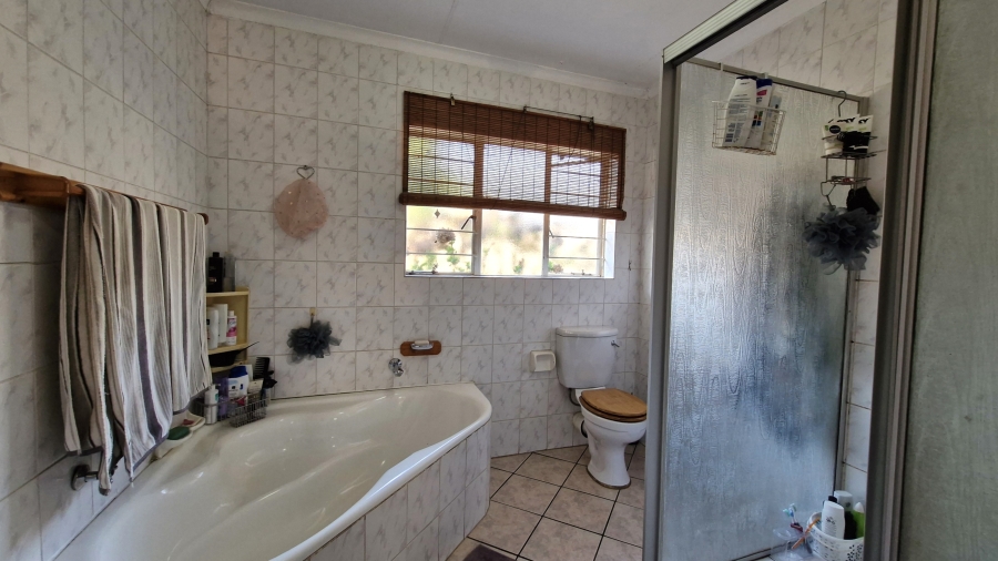 3 Bedroom Property for Sale in Rooihuiskraal North Gauteng