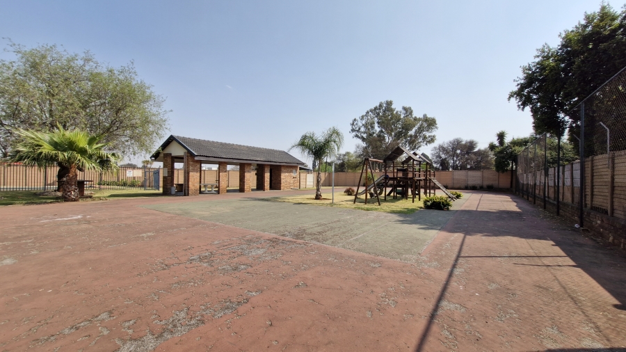 3 Bedroom Property for Sale in Rooihuiskraal North Gauteng