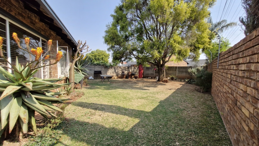 3 Bedroom Property for Sale in Rooihuiskraal North Gauteng