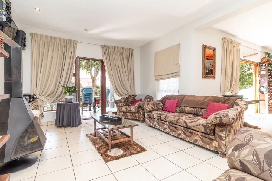3 Bedroom Property for Sale in Magaliessig Gauteng
