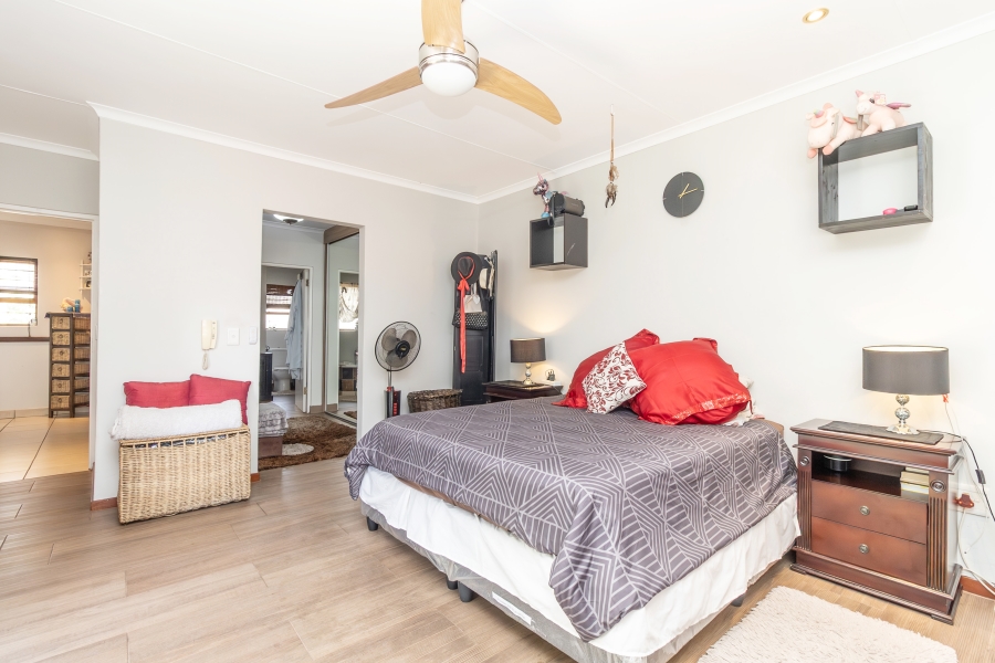 3 Bedroom Property for Sale in Magaliessig Gauteng