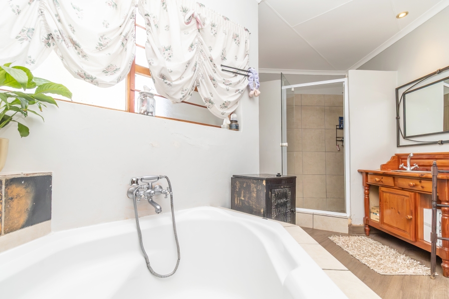 3 Bedroom Property for Sale in Magaliessig Gauteng