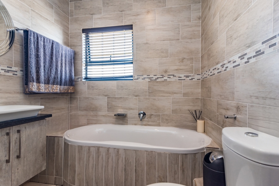 4 Bedroom Property for Sale in Rua Vista Gauteng