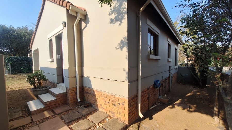 2 Bedroom Property for Sale in Maroeladal Gauteng