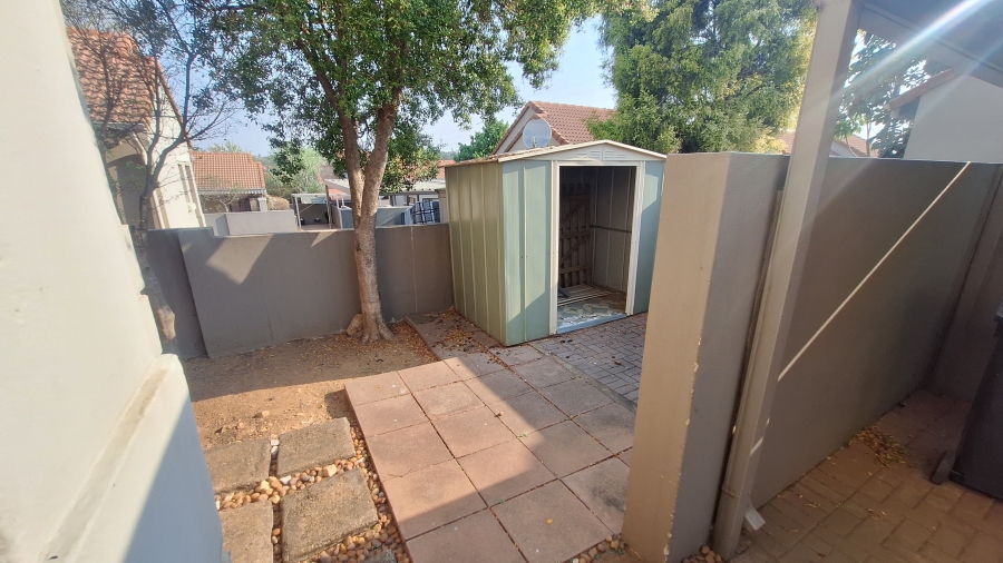 2 Bedroom Property for Sale in Maroeladal Gauteng