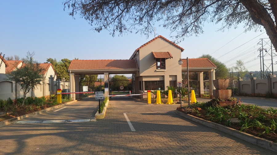 2 Bedroom Property for Sale in Maroeladal Gauteng