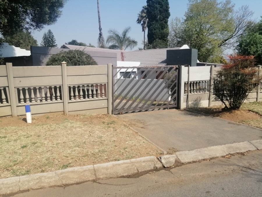 To Let 3 Bedroom Property for Rent in Allens Nek Gauteng