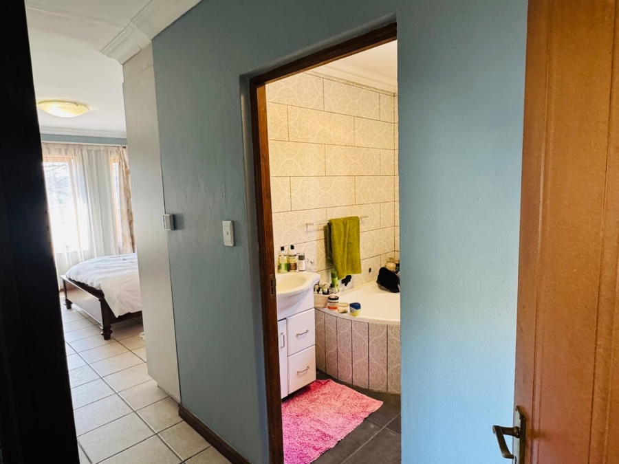 To Let 3 Bedroom Property for Rent in Kyalami Gauteng