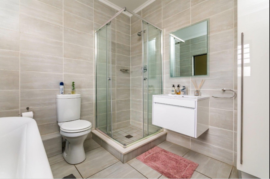 To Let 3 Bedroom Property for Rent in Waterfall Gauteng