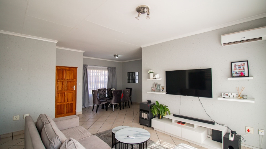 2 Bedroom Property for Sale in Noordwyk Gauteng