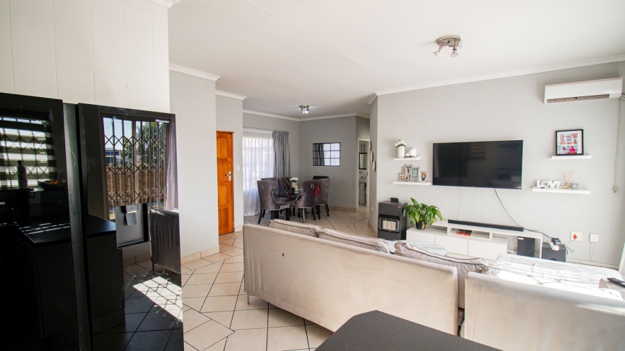 2 Bedroom Property for Sale in Noordwyk Gauteng