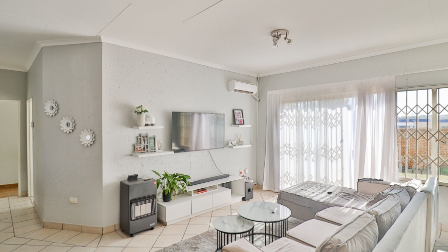 2 Bedroom Property for Sale in Noordwyk Gauteng