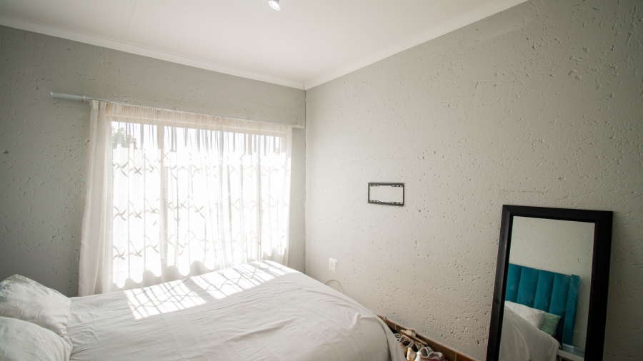 2 Bedroom Property for Sale in Noordwyk Gauteng