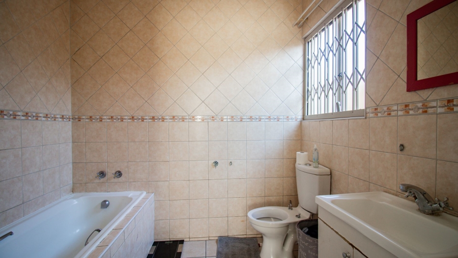 2 Bedroom Property for Sale in Noordwyk Gauteng