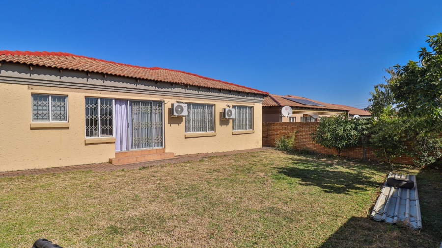 2 Bedroom Property for Sale in Noordwyk Gauteng