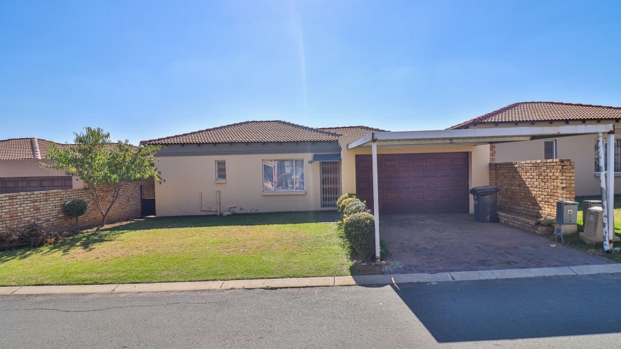 2 Bedroom Property for Sale in Noordwyk Gauteng