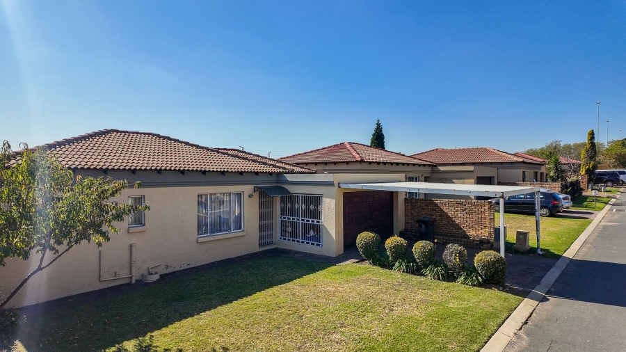 2 Bedroom Property for Sale in Noordwyk Gauteng