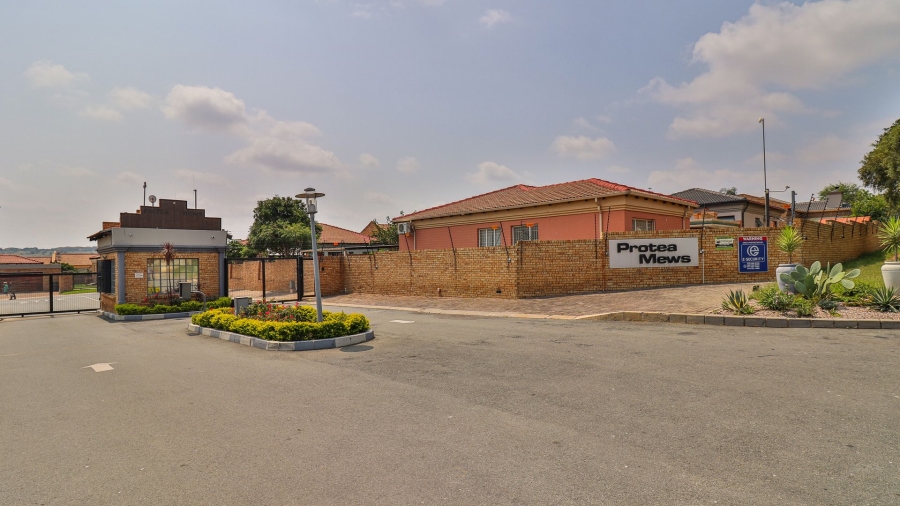 2 Bedroom Property for Sale in Noordwyk Gauteng