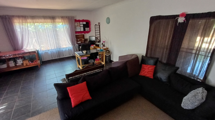 5 Bedroom Property for Sale in Dorandia Gauteng